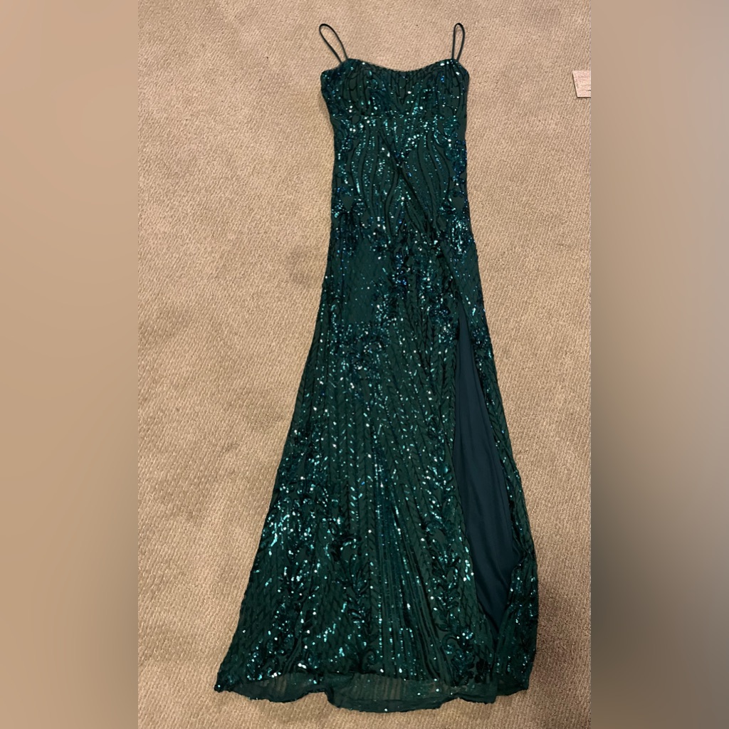 Betsy And Adam Long Sequin Gown In Green